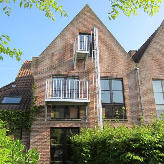 House equipped with 2 ladder access balconies for emergency evacuation.