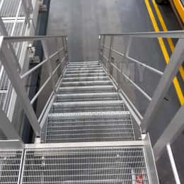 Aluminum or galvanised steel gridplate step.