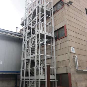 Aluminum stairs with multiple access Aluminum stairs with multiple access