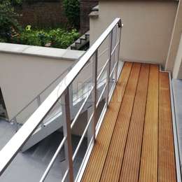 Escaleras con balcón hecho a la medida y piso de madera