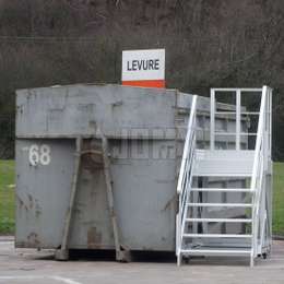 Access platform on wheels used for accessing a waste container top.