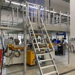Escalier industriel à 60° (alias échelle à marches) pour l'accès aux machines.