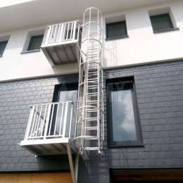 Echelle de secours pour immeuble, balcon, fenêtre, toit