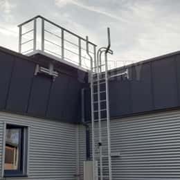 Systèmes de sécurité en aluminium légers : descenseurs, différents types de garde-corps, lignes de vie verticales ou horizontales, etc.