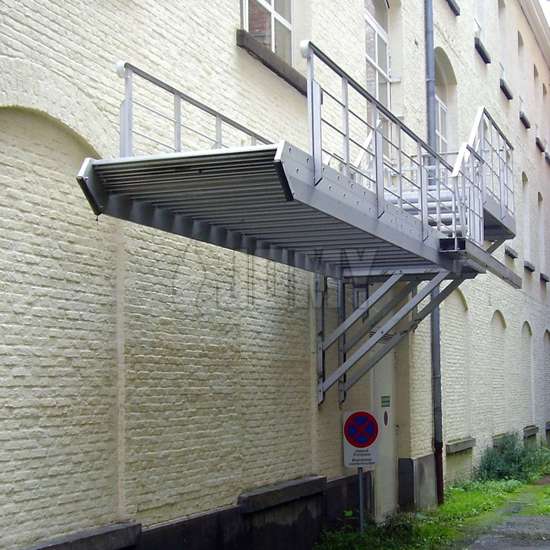 Escaleras contrabalanceadas con tramo retráctil para el uso óptimo del espacio y seguridad/anti-intrusión mejoradas.
