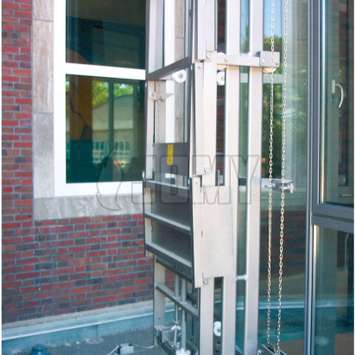Escalera con plataforma de trabajo retráctil - Unidad de mantenimiento de edificios