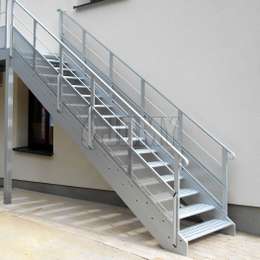 Las escaleras exteriores e interiores de aluminio son la solución preferida para la evacuación de emergencia colectiva o el acceso a alturas.
