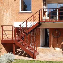 Escalier et garde-corps extérieurs sur mesure, en métal, pour l'accès à un balcon