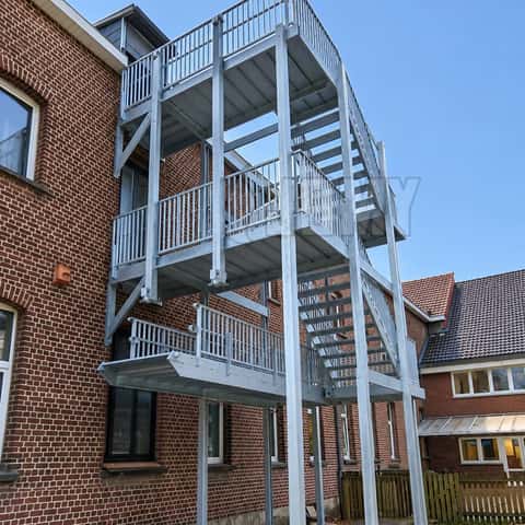 escalier d’évacuation à volée relevable