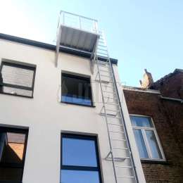 Fixed ladder with hanging roof balcony