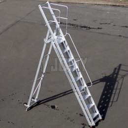 Stepladder in aluminium used for aircraft maintenance, equiped with wheels, foldable.