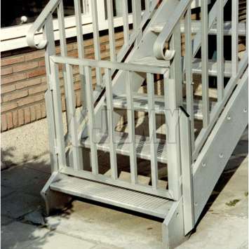 Gate on JOMY stairs