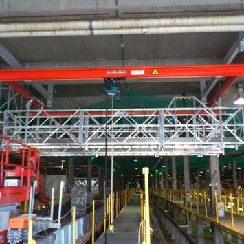 Hanging mobile workplatform in a factory - Building Maintenance Unit