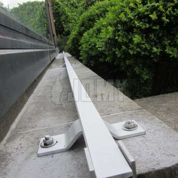 Horizontal JOMYSafe lifeline based on fixed aluminum rail or stainless steel wire. Horizontal JOMYSafe lifeline based on fixed aluminum rail or stainless steel wire.