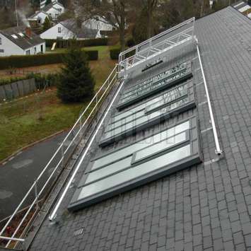 Inclined platform with stairs for roof window cleaning - Building Maintenance Unit