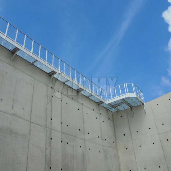Industrial walkway platform in aluminium used on top of a concrete storage tank. 