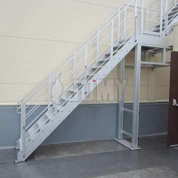 Escaliers d'evacuations sont consideres comme la solution preferee pour des evacuations d'urgence et sorties de secours surs. Differentes configurations pour les escaliers d'evacuation sont disponibles