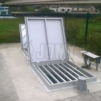 Les constructions legeres en aluminium de JOMY sont la solution ideal dans l'industrie de traitment de l'eau pour l'acces et maintien des puits en toute securite. Les produits JOMY offrent des solutions sures pour l'industrie du traitement de l'eau.La presence d'echelles de puits est essentielle pour l'industrie du traitement de l'eau. Ce type d'echelles peuvent etre installees, et sur une surface de puits courbe,