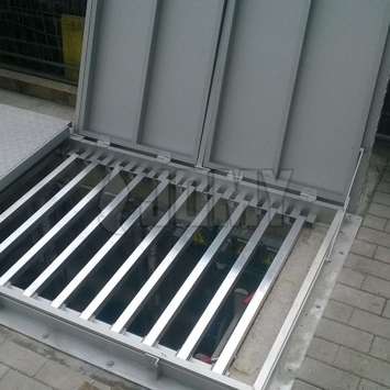 Les constructions legeres en aluminium de JOMY sont la solution ideal dans l'industrie de traitment de l'eau pour l'acces et maintien des puits en toute securite. Les produits JOMY offrent des solutions sures pour l'industrie du traitement de l'eau.La presence d'echelles de puits est essentielle pour l'industrie du traitement de l'eau. Ce type d'echelles peuvent etre installees, et sur une surface de puits courbe,