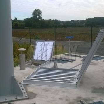 Les constructions legeres en aluminium de JOMY sont la solution ideal dans l'industrie de traitment de l'eau pour l'acces et maintien des puits en toute securite. Les produits JOMY offrent des solutions sures pour l'industrie du traitement de l'eau.La presence d'echelles de puits est essentielle pour l'industrie du traitement de l'eau. Ce type d'echelles peuvent etre installees, et sur une surface de puits courbe,