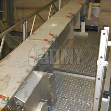 JOMY gebruikt modulaire onderdelen voor het personaliseren van trappen, ladders, loopbruggen, bordessen en andere middelen die aan uw specifieke vereisten voldoen. JOMY loopbruggen zorgen voor een gemakkelijk en veilig voetpad op hoogte.