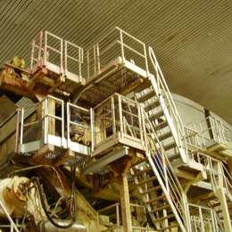 Machine access stairs in aluminum