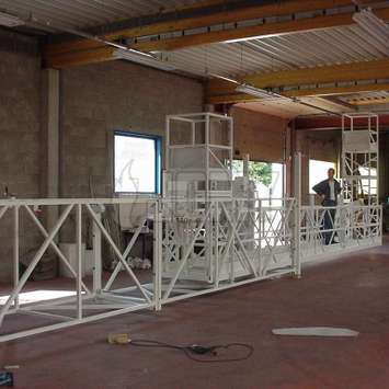Mobile bridge on rails with horizontal telescopic extension - Building Maintenance Unit