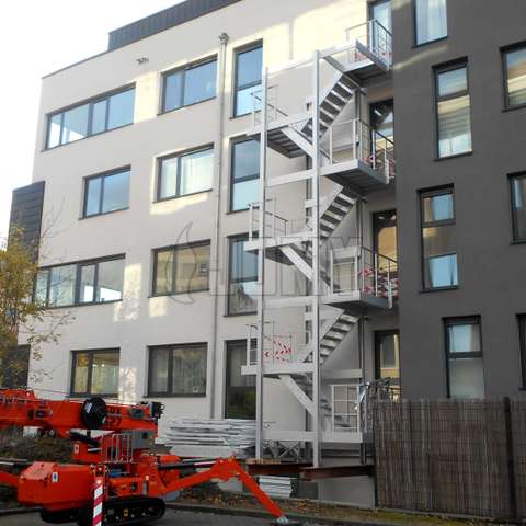 Montaje de escaleras JOMY:  ¡Fácil, limpio y rápido!