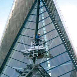 Pórtico móvil para limpieza de ventanas.