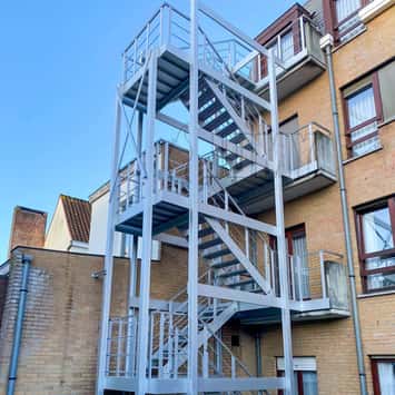 Stair guardrail with parallel tubes.