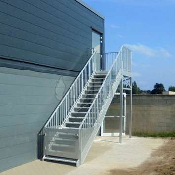 Stair guardrail with vertical tubes.